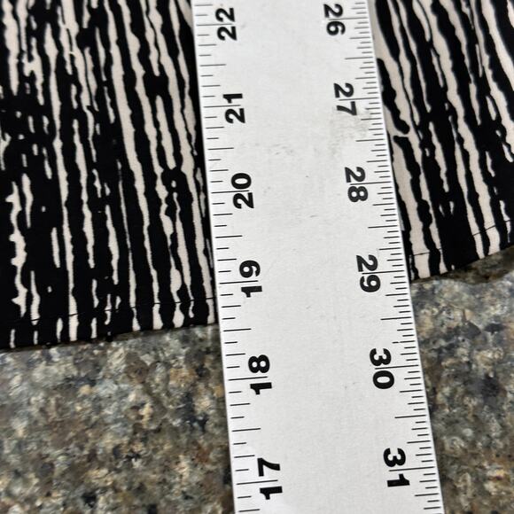 Essentials Womens Top 3X Black White Button Up 3/4 Sleeve LIGHT STAIN IN COLLAR - Picture 5 of 8